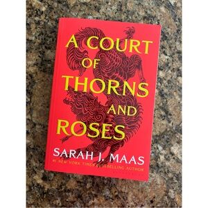 🆕 A Court of Thorns and Roses book 📕